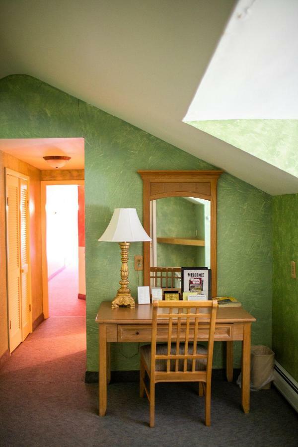 Inn At Iron Masters Lakeville Экстерьер фото